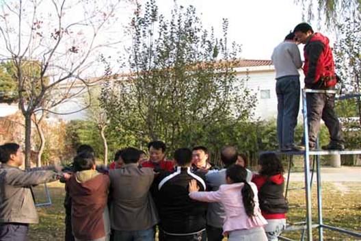 拓展訓(xùn)練，讓員工和領(lǐng)導(dǎo)不分彼此其樂融融
